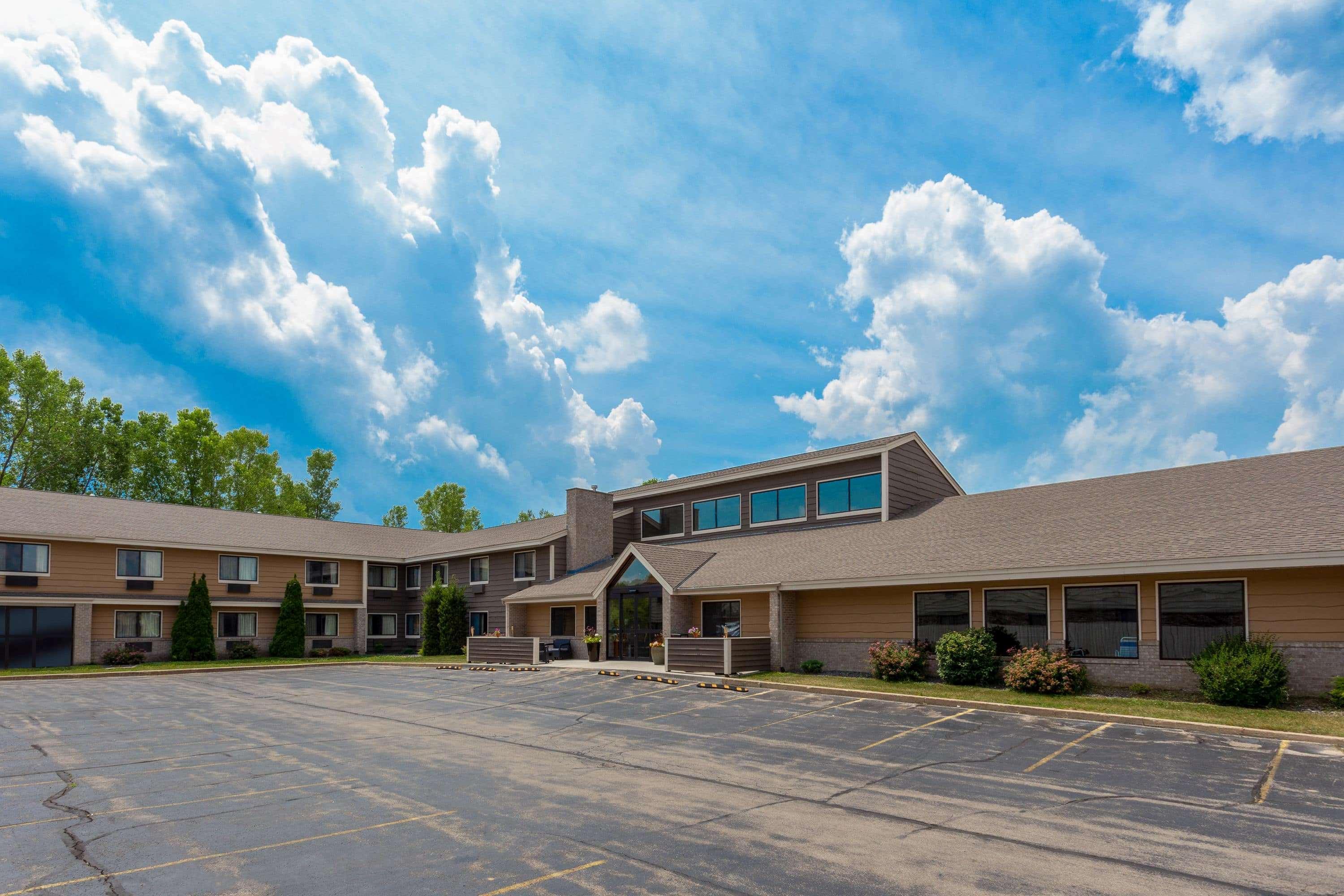 Americinn By Wyndham Hartford Wi Exterior foto