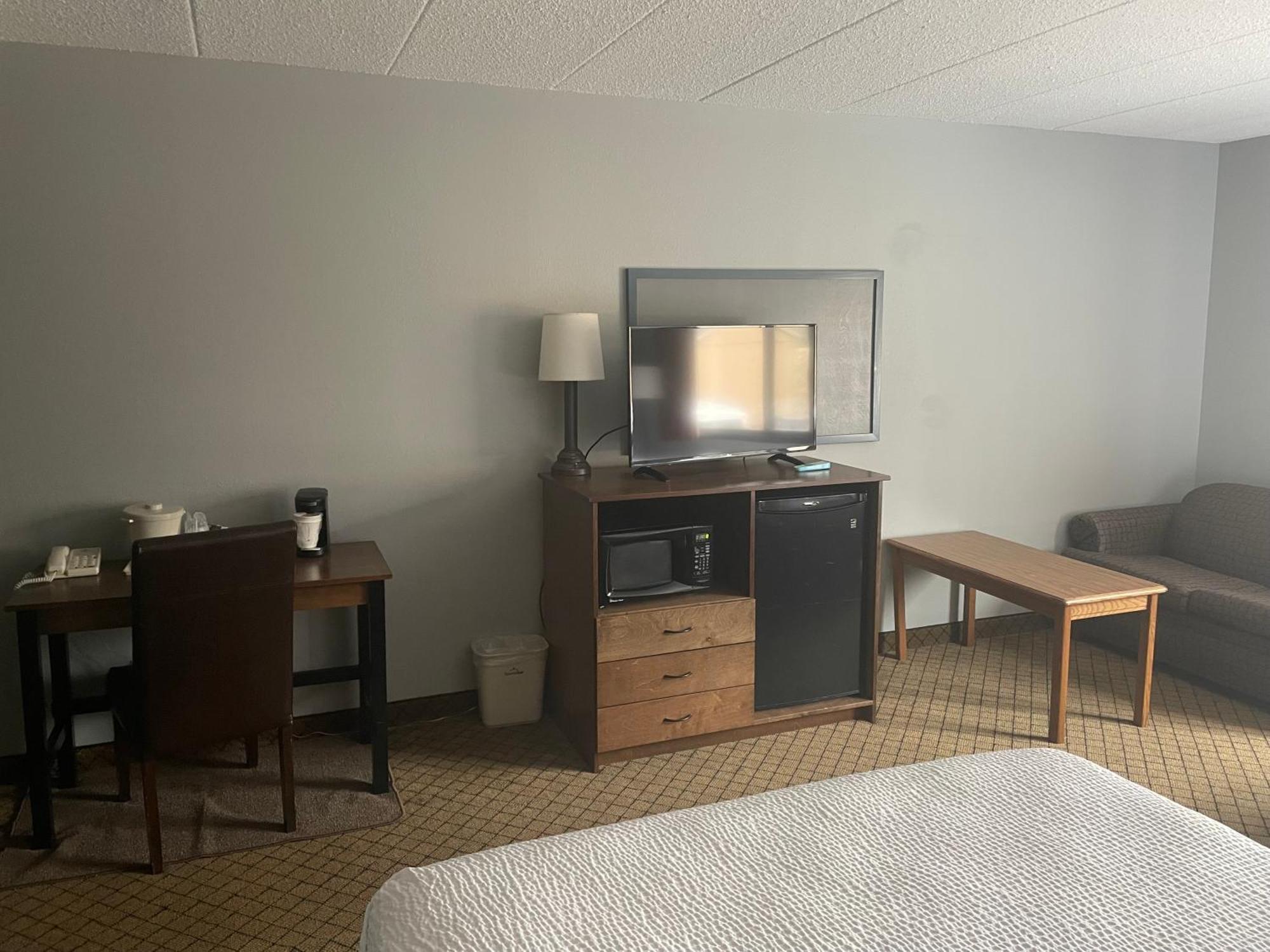 Americinn By Wyndham Hartford Wi Exterior foto