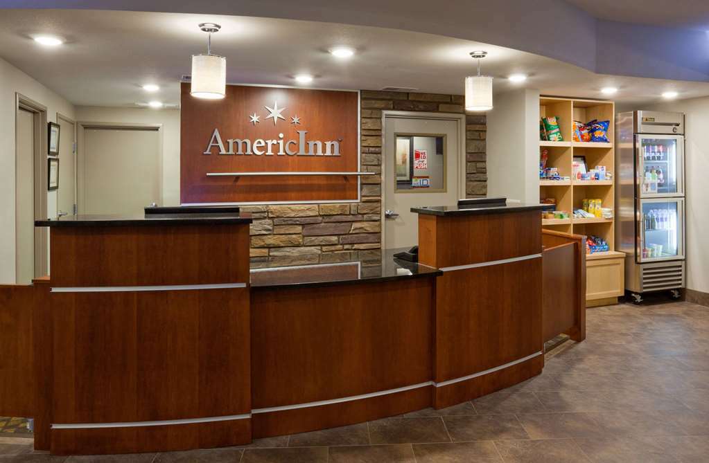 Americinn By Wyndham Hartford Wi Interior foto