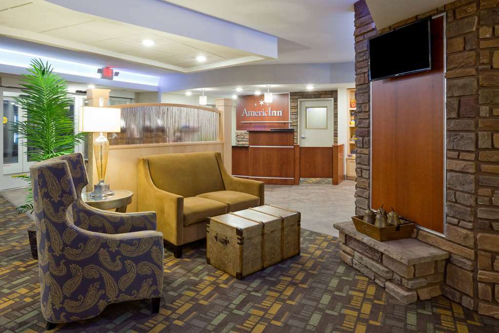 Americinn By Wyndham Hartford Wi Interior foto